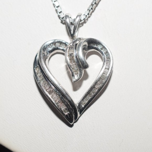 Vint. SS Heng Ngai Genuine Diamond Heart Necklace - Picture 2 of 7